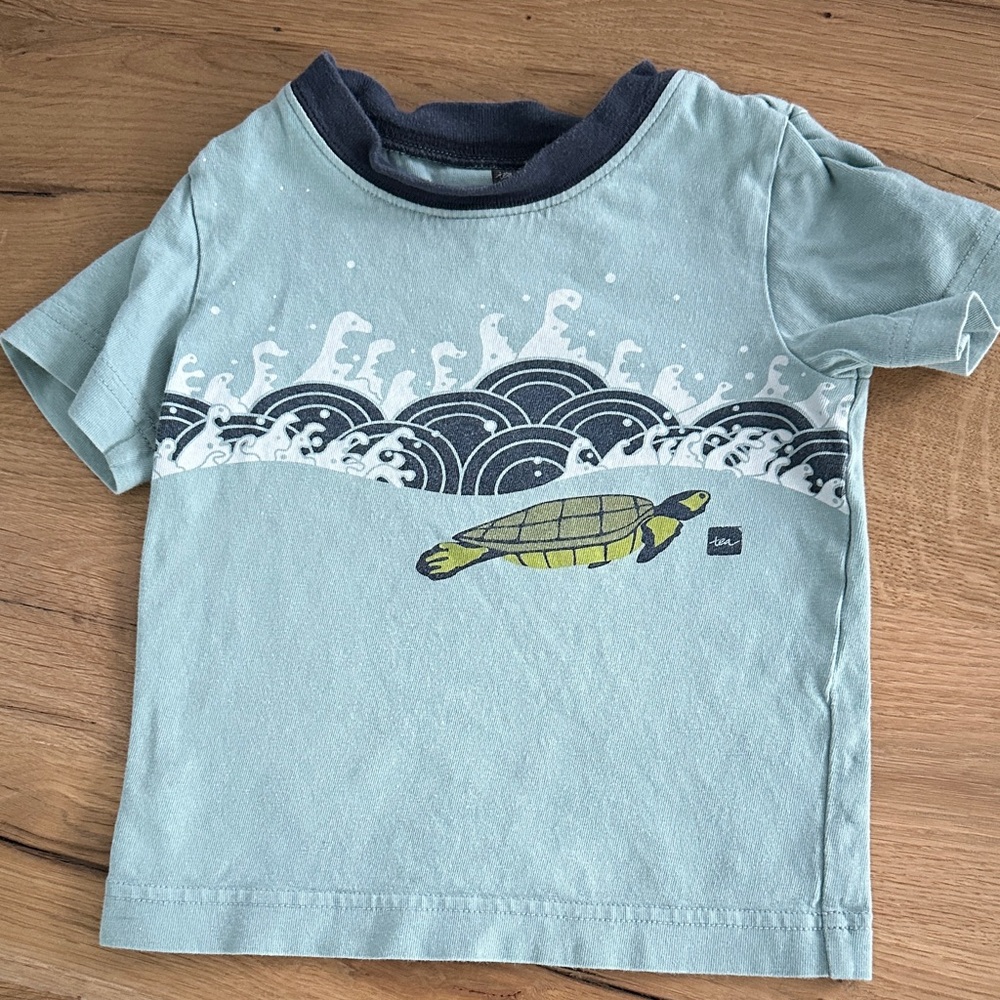 Tea Collection Turtle Wave Tee - Light Blue and Navy